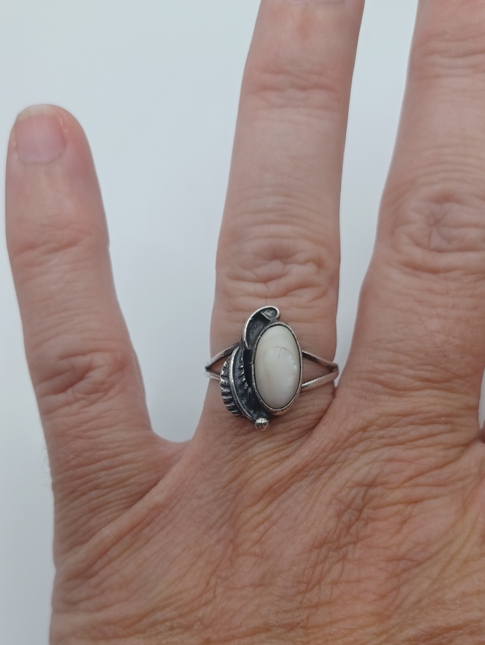Sterling Silver Southwestern Design Oval Mother of Pearl Women's Ring Sz 7 - Picture 5 of 8